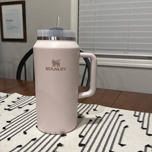 Barely Used 64oz Rose Quartz Stanley Quencher!